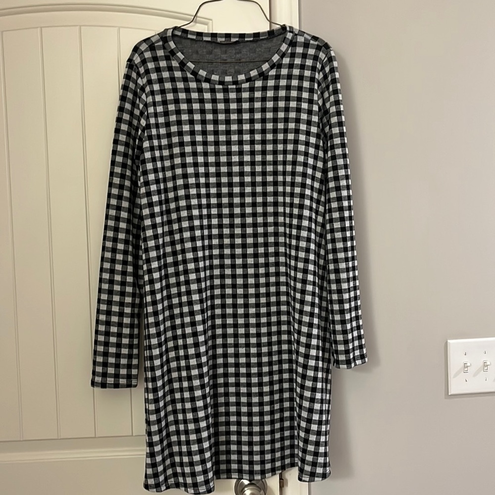Buffalo plaid dress with pockets!!